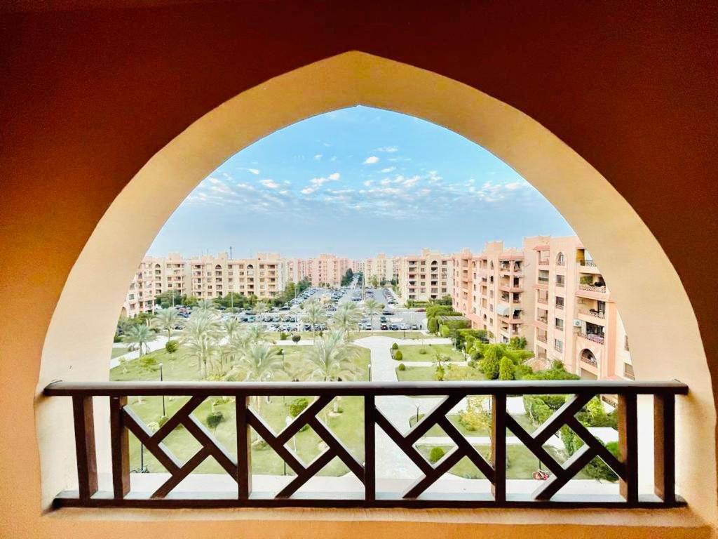 Luxurious 3 Bedroom Rustic Apartment Overlooking Huge Garden - For Families And Couples Cairo Exterior foto