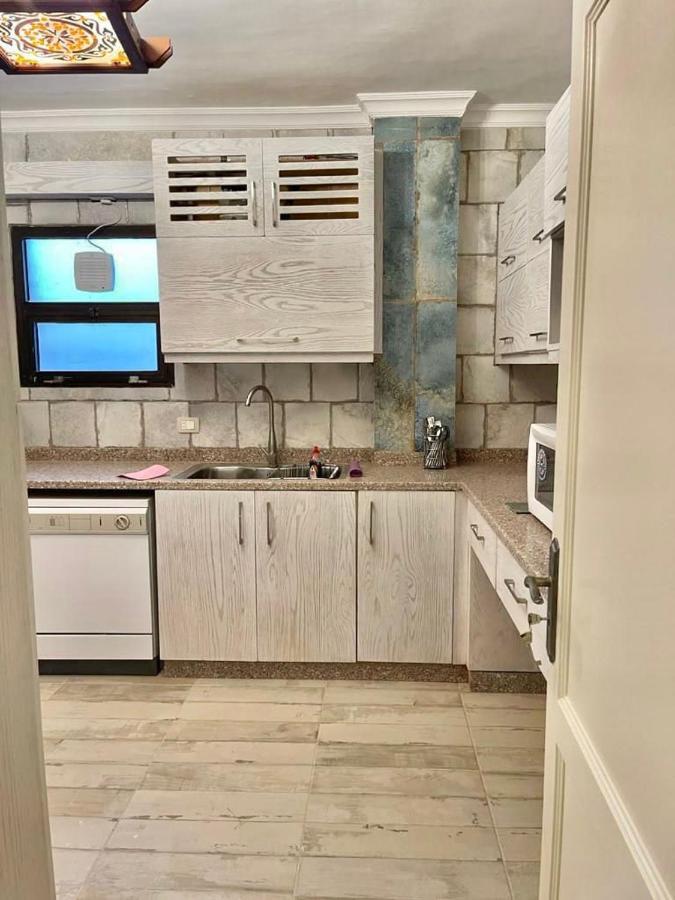 Luxurious 3 Bedroom Rustic Apartment Overlooking Huge Garden - For Families And Couples Cairo Exterior foto