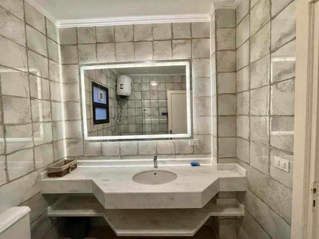 Luxurious 3 Bedroom Rustic Apartment Overlooking Huge Garden - For Families And Couples Cairo Exterior foto