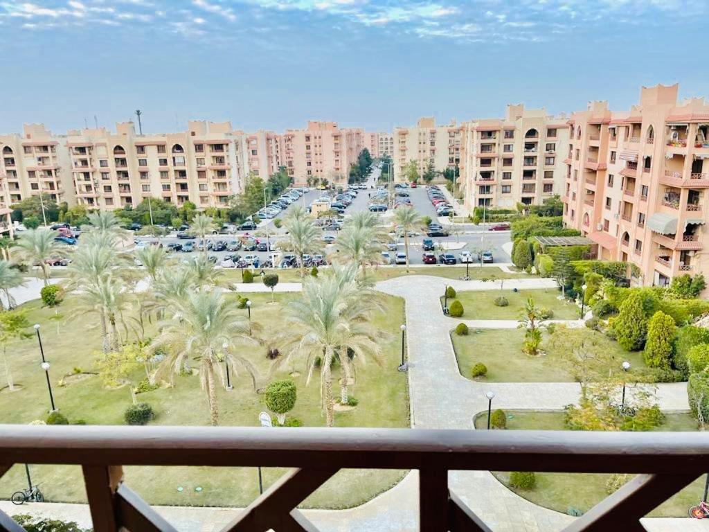 Luxurious 3 Bedroom Rustic Apartment Overlooking Huge Garden - For Families And Couples Cairo Exterior foto