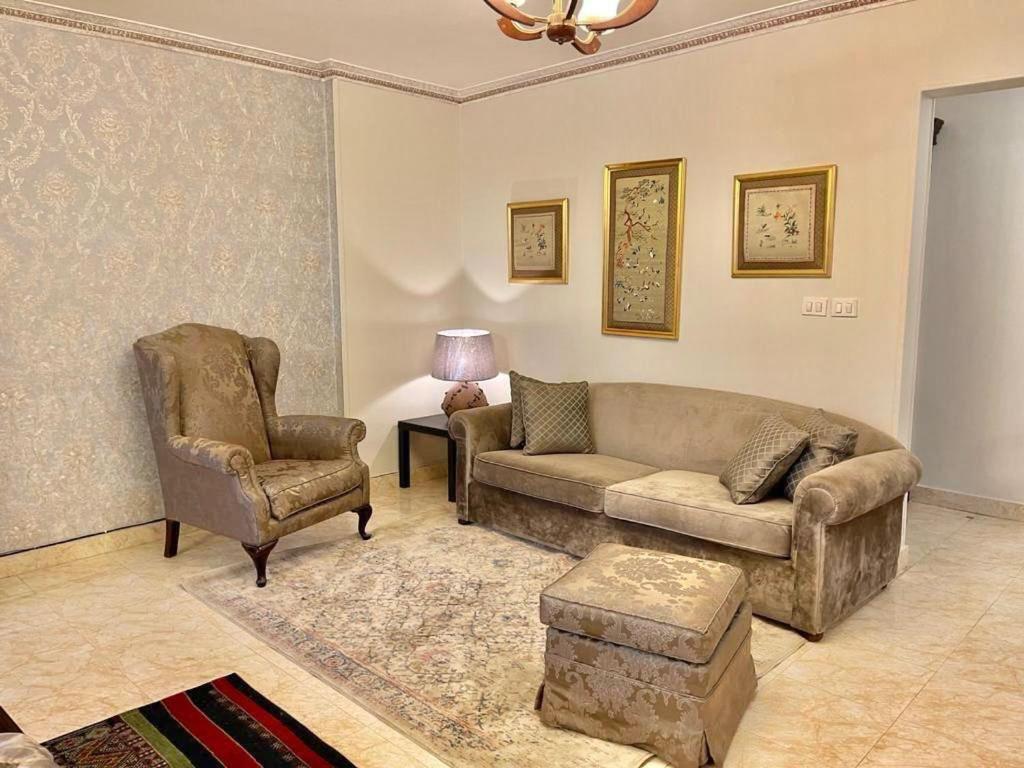 Luxurious 3 Bedroom Rustic Apartment Overlooking Huge Garden - For Families And Couples Cairo Exterior foto