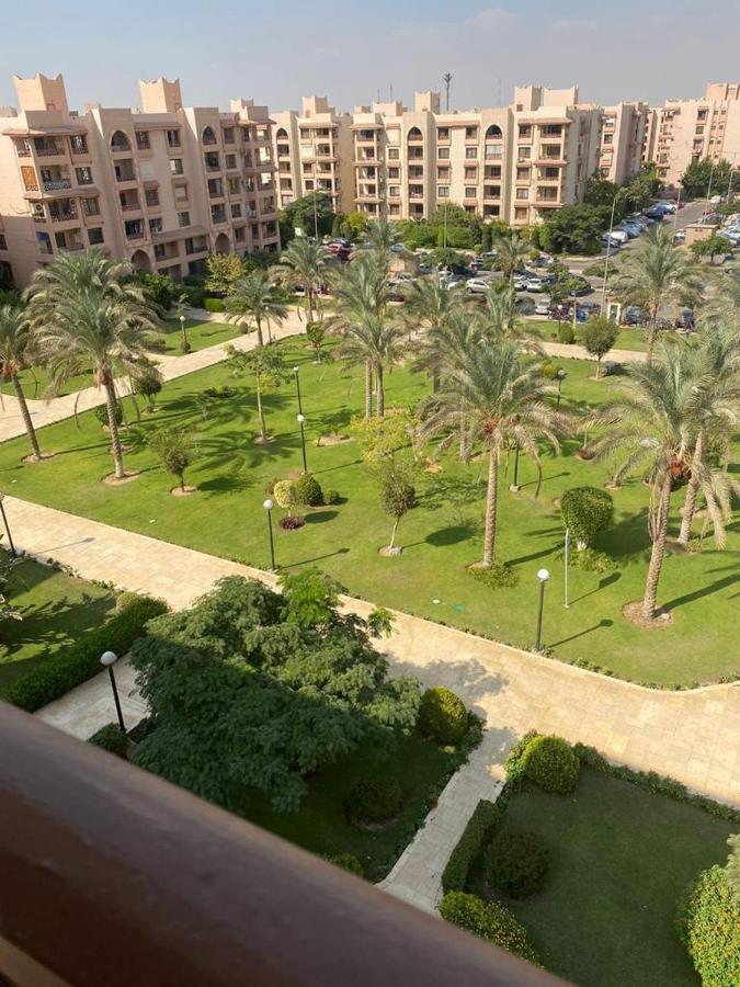Luxurious 3 Bedroom Rustic Apartment Overlooking Huge Garden - For Families And Couples Cairo Exterior foto