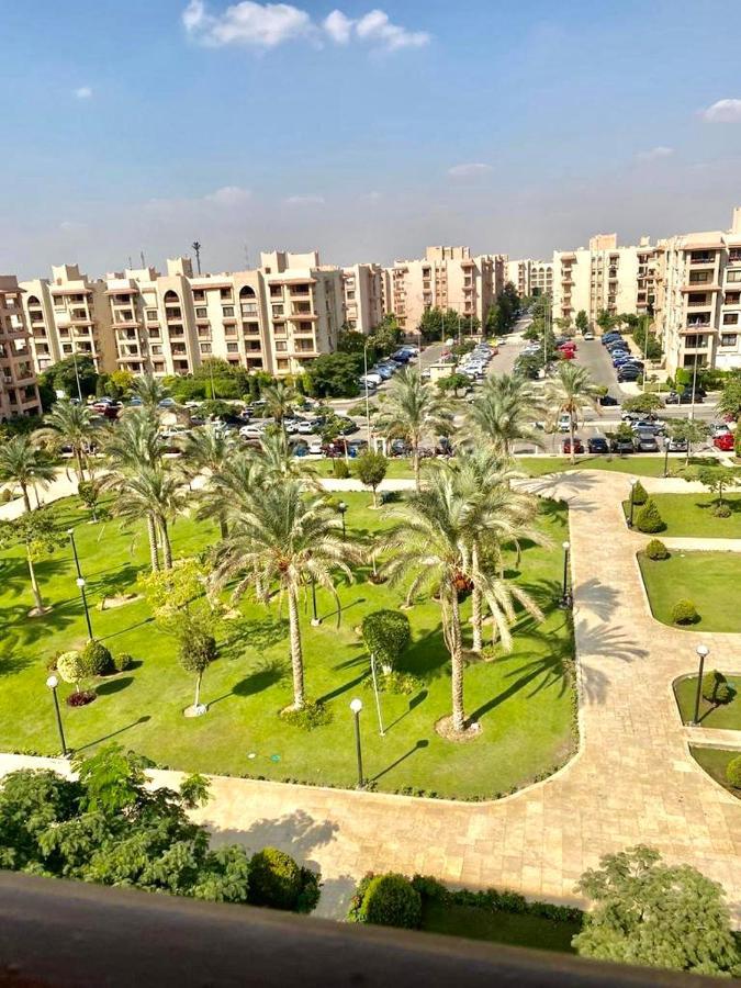 Luxurious 3 Bedroom Rustic Apartment Overlooking Huge Garden - For Families And Couples Cairo Exterior foto