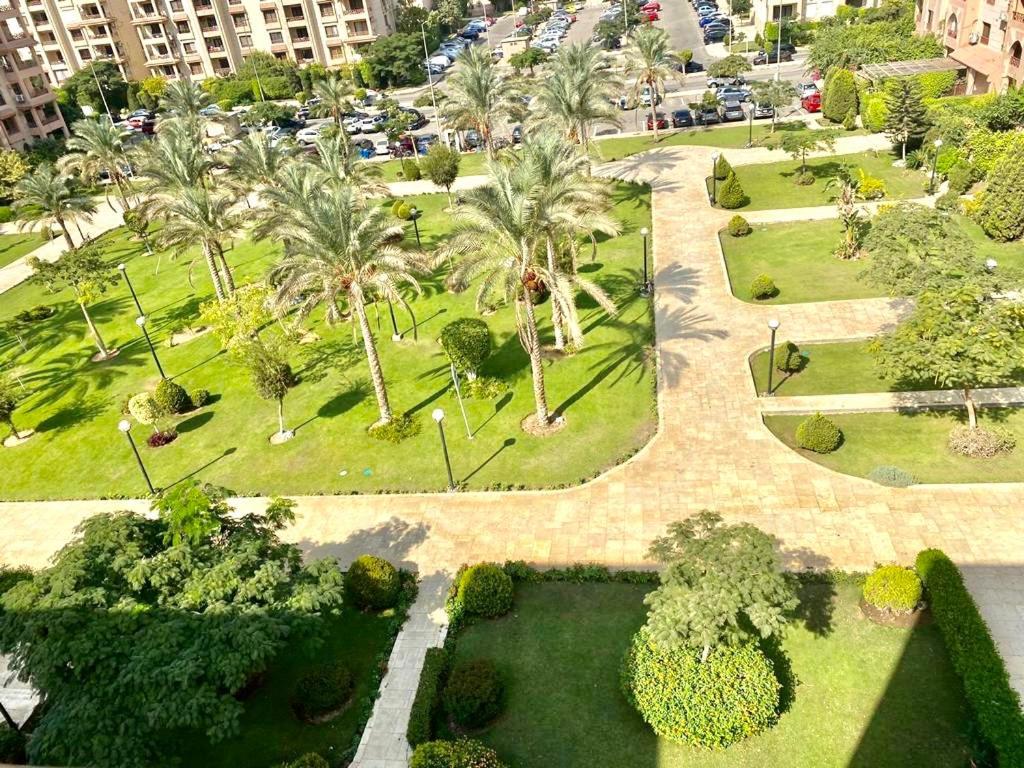 Luxurious 3 Bedroom Rustic Apartment Overlooking Huge Garden - For Families And Couples Cairo Exterior foto