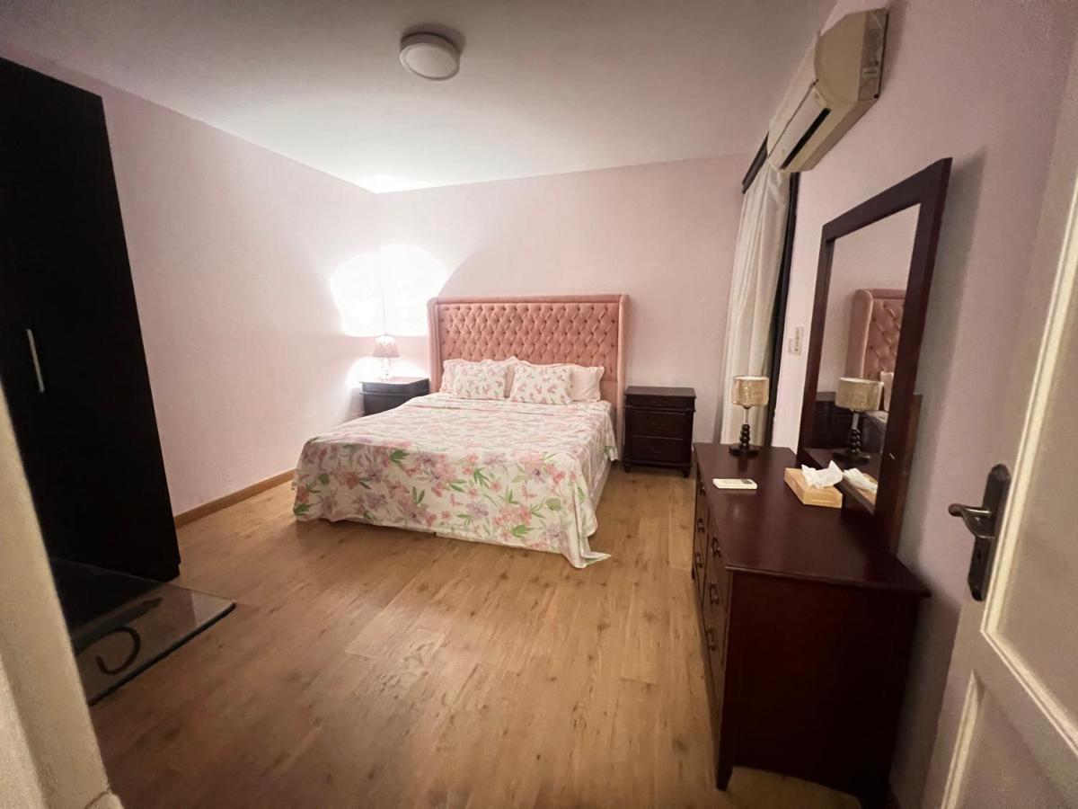 Luxurious 3 Bedroom Rustic Apartment Overlooking Huge Garden - For Families And Couples Cairo Exterior foto