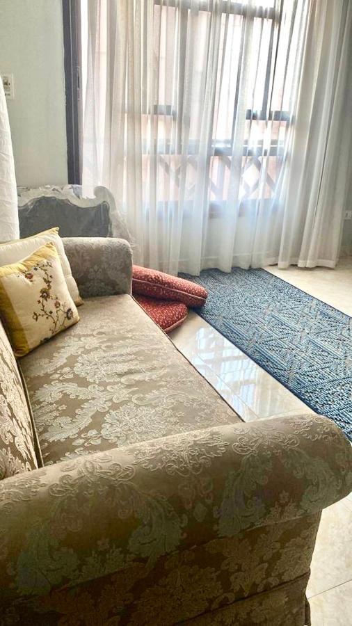 Luxurious 3 Bedroom Rustic Apartment Overlooking Huge Garden - For Families And Couples Cairo Exterior foto