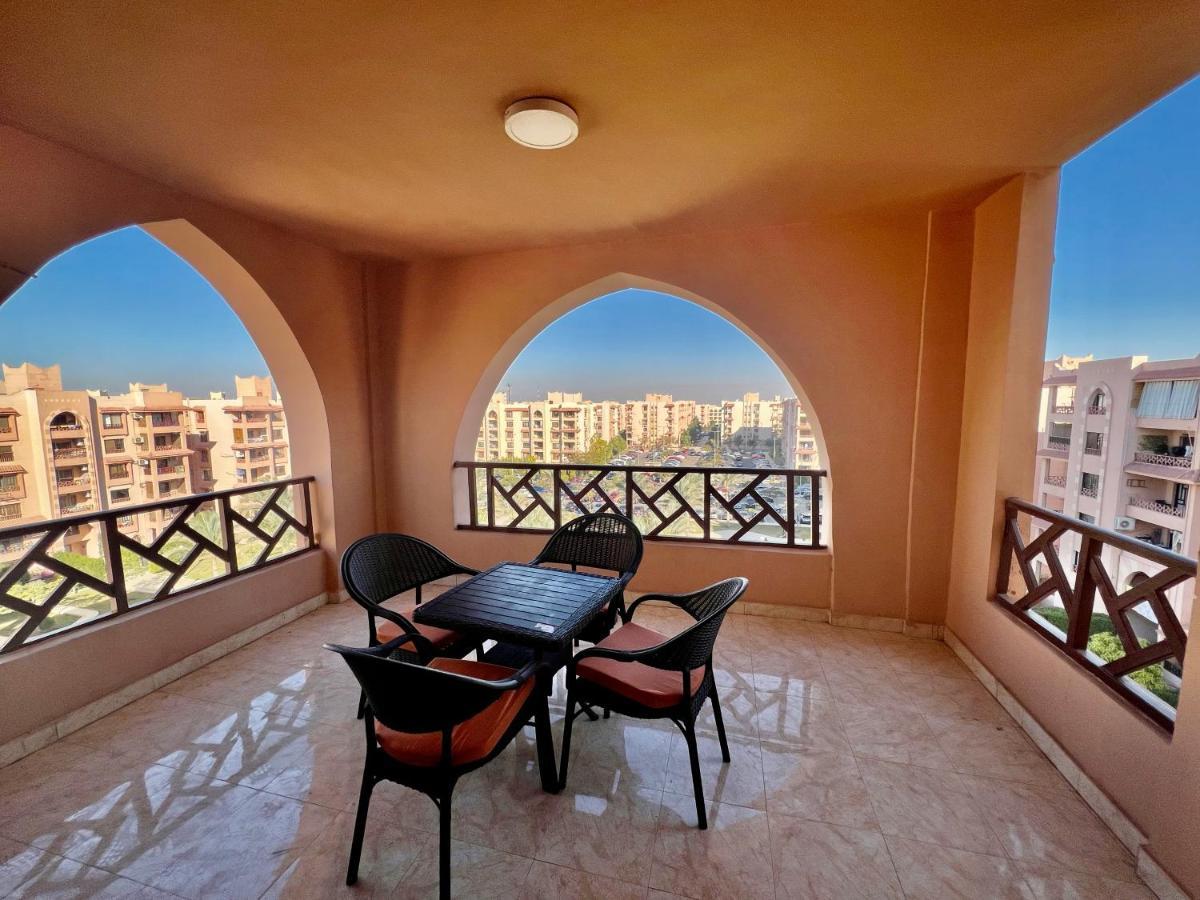 Luxurious 3 Bedroom Rustic Apartment Overlooking Huge Garden - For Families And Couples Cairo Exterior foto