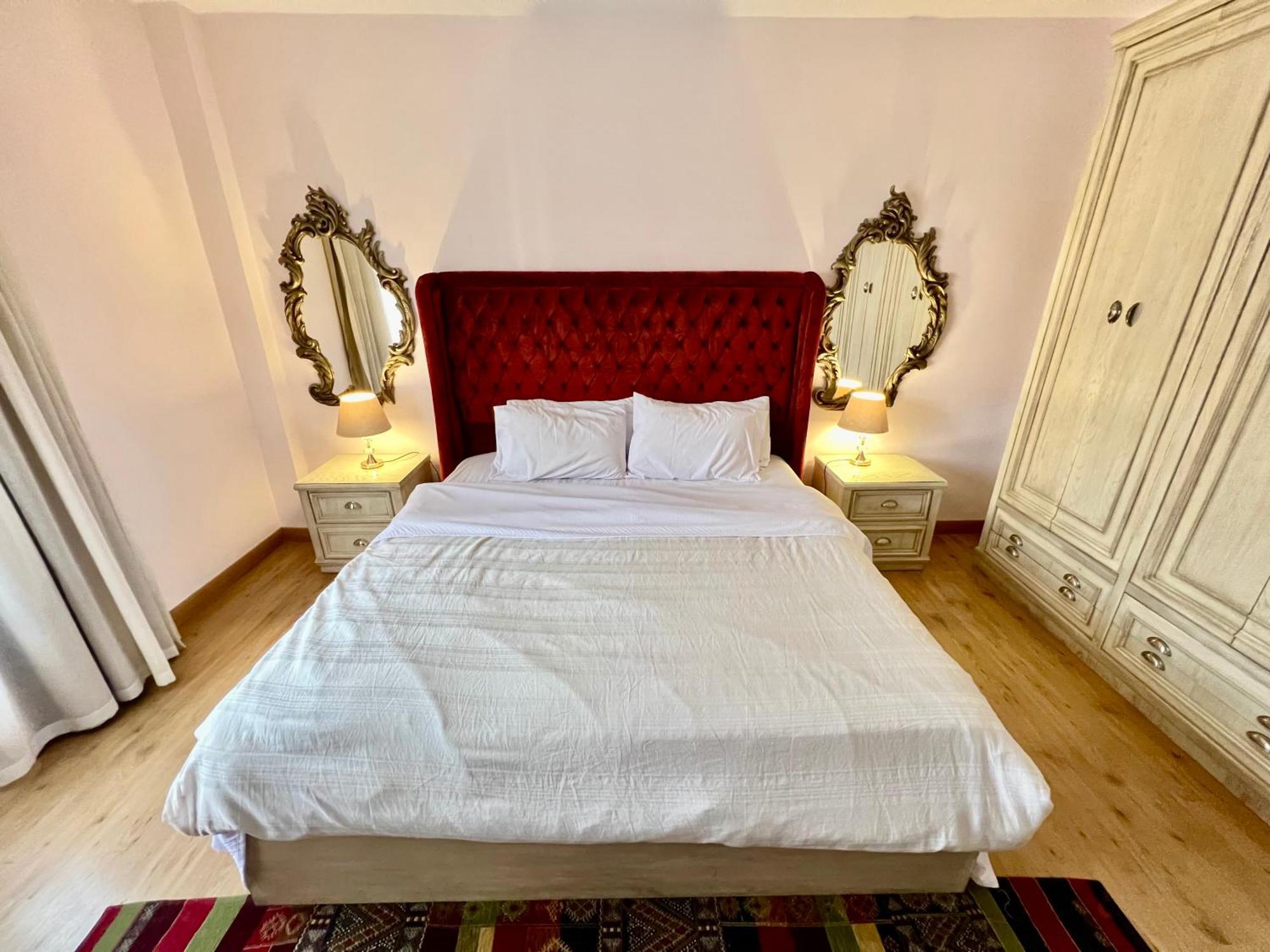 Luxurious 3 Bedroom Rustic Apartment Overlooking Huge Garden - For Families And Couples Cairo Exterior foto