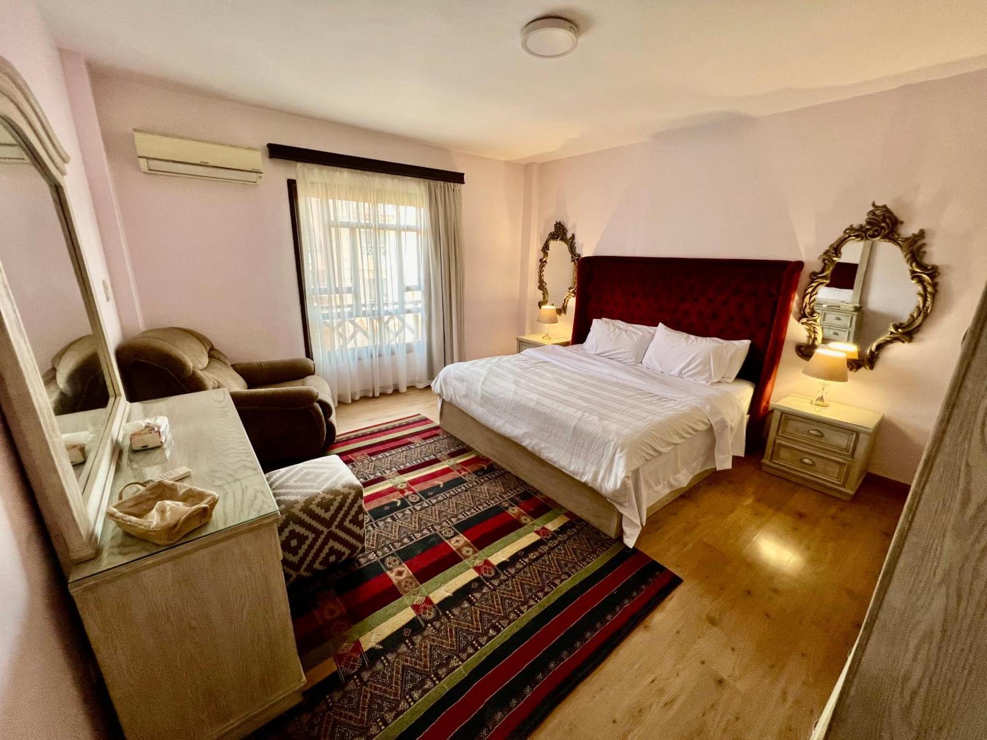 Luxurious 3 Bedroom Rustic Apartment Overlooking Huge Garden - For Families And Couples Cairo Exterior foto
